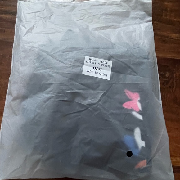 New Disney Inspired OS Capri Leggings - Picture 4 of 4